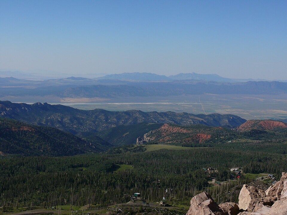 Near Giant Steps chair top
